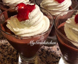 Chocolate mousse with Strawberries

INGREDIENTS:
-1 cup...