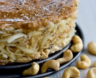 Wegańska, bezglutenowa, szarlotka z polewą daktylową / Vegan, gluten free apple pie with date-peanut butter frosting