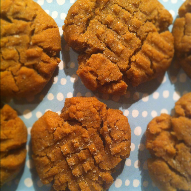 re-post: flourless peanut butter cookies