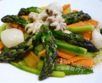 Asparagus Thai Style with Squids 泰式芦笋炒花枝