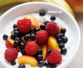 Szybka jaglanka z jogurtem i owocami