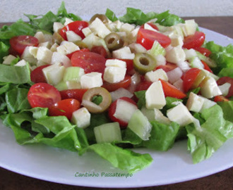 Salada de tomate cereja,queijo e azeitona