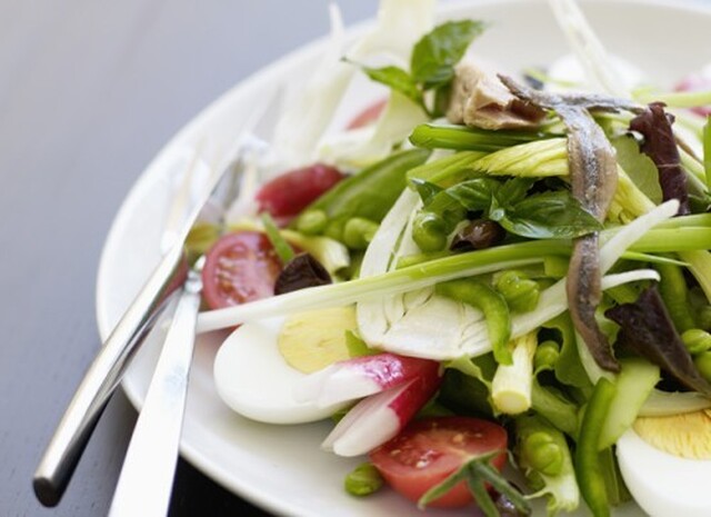 Vraie salade niçoise sans légumes cuits
