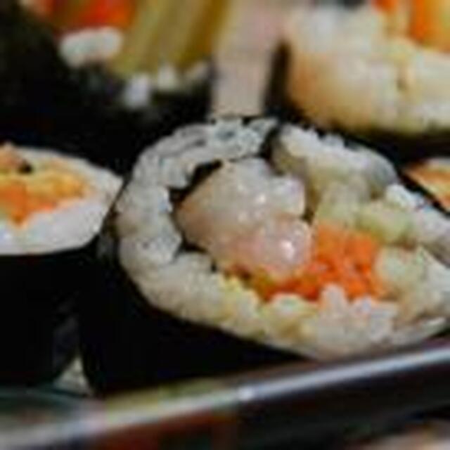 Sushi avocat et crevettes