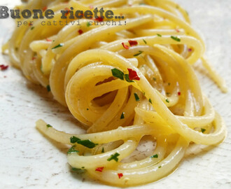 Spaghetti aglio olio e peperoncino | Buone ricette... per cattivi cuochi!