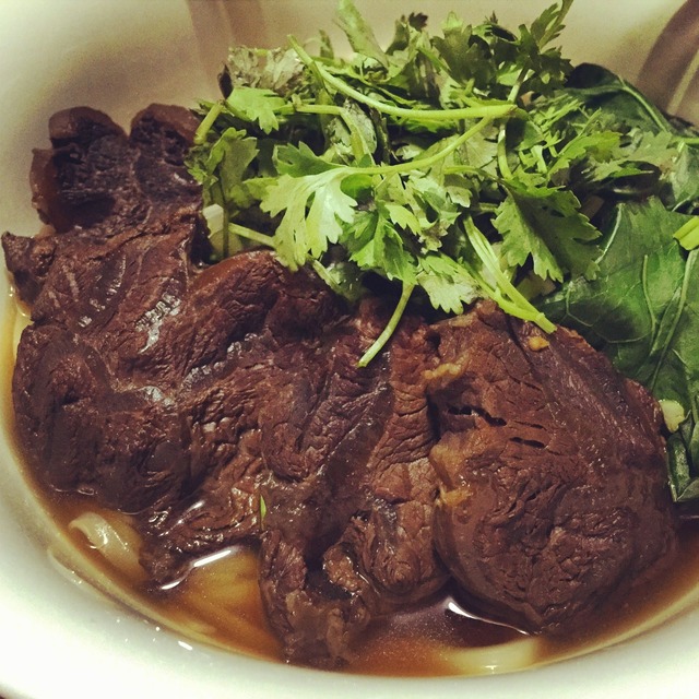 niu rou mian - taiwanese beef noodle soup