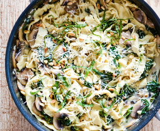 Mushroom and Spinach Pappardelle Pasta with White Wine Cream Sauce