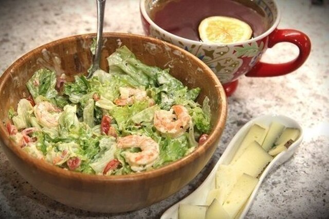 Легкий салат для тех,кто хочет покушать вкусно,а главное-быстро