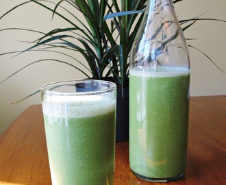 Dairy free green smoothie with a hint of ginger/Smoothie vert au gingembre, sans produits laitiers