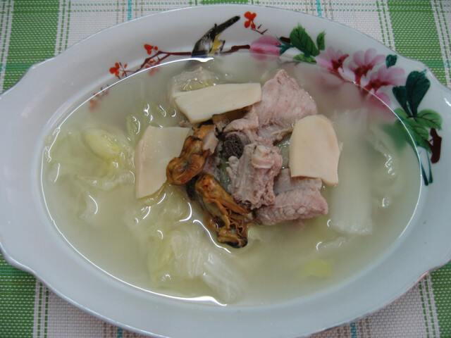 Pork Ribs and Chinese Cabbage Soup 排骨白菜汤