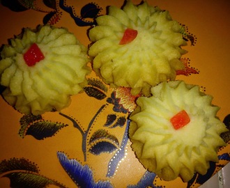 CNY 2015  Flower Shape German Cookies [花花德式酥饼]