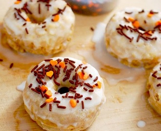Baked apple pie donuts