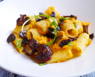 Creamy pumpkin pasta with arugula and chestnut mushrooms sautéed in red wine sauce