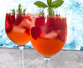 Aperol spritz med jordgubbar och bubbel