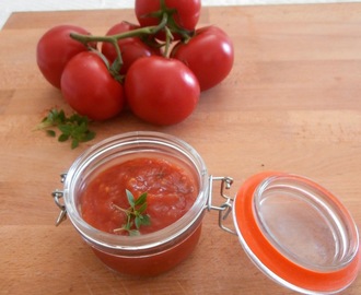 Sauce tomate maison basilic et thym (Tomato sauce basil and thyme home made)