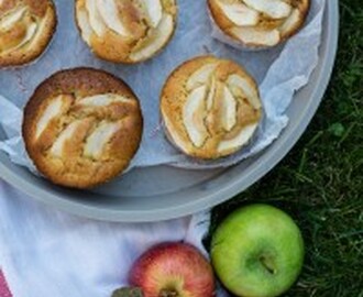 Tiny apple cakes for the weekend. Your house will smell of orange, butter and Cointreau.