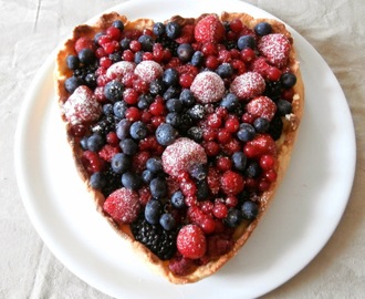 Tarte aux fruits rouges (mûres, myrtilles, framboise, fraises, groseilles) -Red berries tart (blackberries, blueberries, raspberries, strawberries, blackberries)