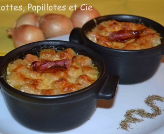 Mini-cocottes de soupe aux oignons et pancetta, gratinées au four