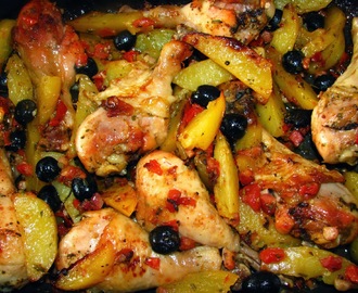 Куриные ножки с картофелем, оливками и розмарином / Fusi di pollo con olive e patate al rosmarino