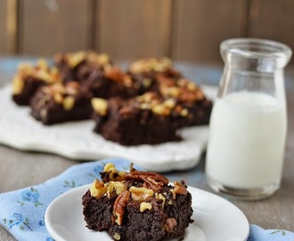 Eggless Fudge Brownies with Nuts