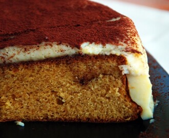 Gâteau moelleux, caramel, café et crème pâtissière à la vanille