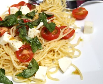Spaghetti tomate mozzarella basilic – semplicimente buono !