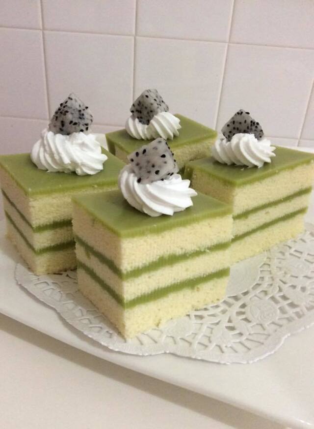 ~~ Pandan  Layer Cake  -  香兰千层蛋糕 ~~