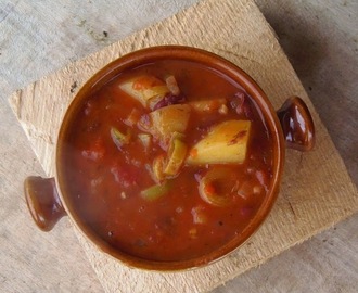 Recette de goulash - soupe au boeuf, légumes, épices et pâtes (Hongrie)