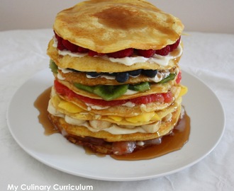 Gâteau de pancakes arc en ciel aux fruits (Fruits rainbow pancakes cake)