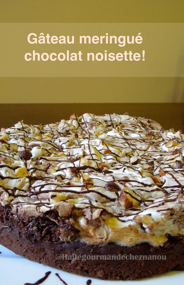 Gâteau chocolat noisette sous un nuage de meringue mi-chocolatée!
