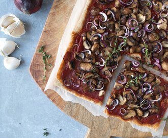 Vegan pizza met champignons en truffelolie