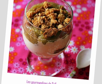 Verrine rhubarbe, yaourt et crumble en dessert ou au p'tit dej !
