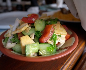 Recette de salade complète, la fattouche aux légumes du soleil et pita (Liban)