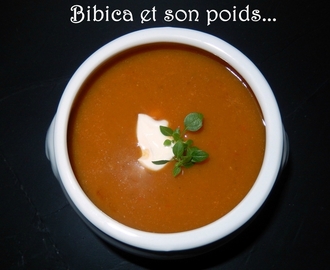 Soupe mixée à la tomate, aux poireaux et potimarron