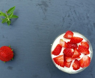 Entremet (ou glace) aux fraises et mascarpone parfumée à la verveine : une recette trois présentations