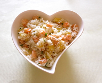 Salade de riz aux crevettes, ananas et vinaigre de noix de coco