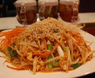 Recette de pad thaï, ramen, gambas, soja, carottes, citron, arachides (Thaïlande)