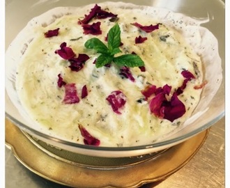 Invitation au voyage: Mâst o khiâr : salade de concombre râpés au yaourt et à la menthe séchée.