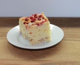 Фруктовый пирог на кефире с ягодами и гранолой / Bolo de kefir com frutos silvestres e granola