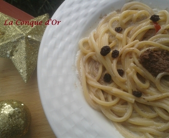 Spaghettis à la crème d'olives et raisins secs