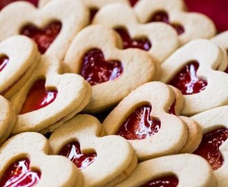 Biscotti di San Valentino: la ricetta dei dolcetti romantici facili da realizzare