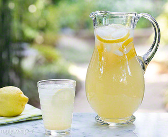 Bilde: Perfect Lemonade Recipe | SimplyRecipes.com