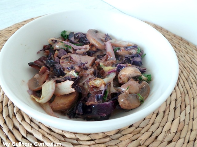 Poêlée de chou rouge, choudou et champignons (Sautéed red cabbage, mushrooms and choudou)