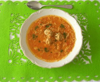 Najlepsza zupa pomidorowa z klopsikami i czerwoną soczewicą