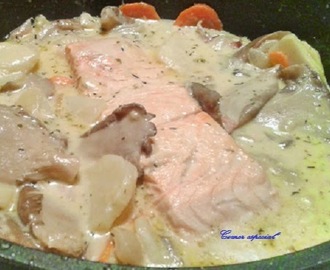 Salmón con setas y patatas en salsa de crema de soja