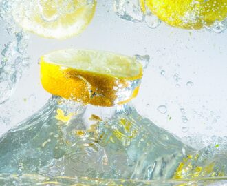 Beber agua y limón ayuda a perder peso