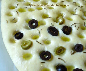 Focaccia aux olives et romarin / Rosemary and olive Focaccia