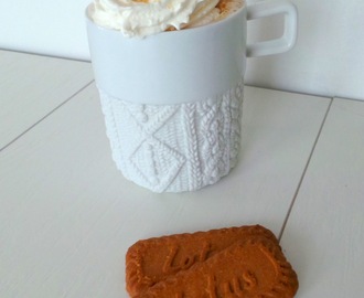 Café latte aux épices speculoos (Coffee latte with speculoos spices)