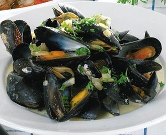 Moules marineres och marinerade vinkokta musslor