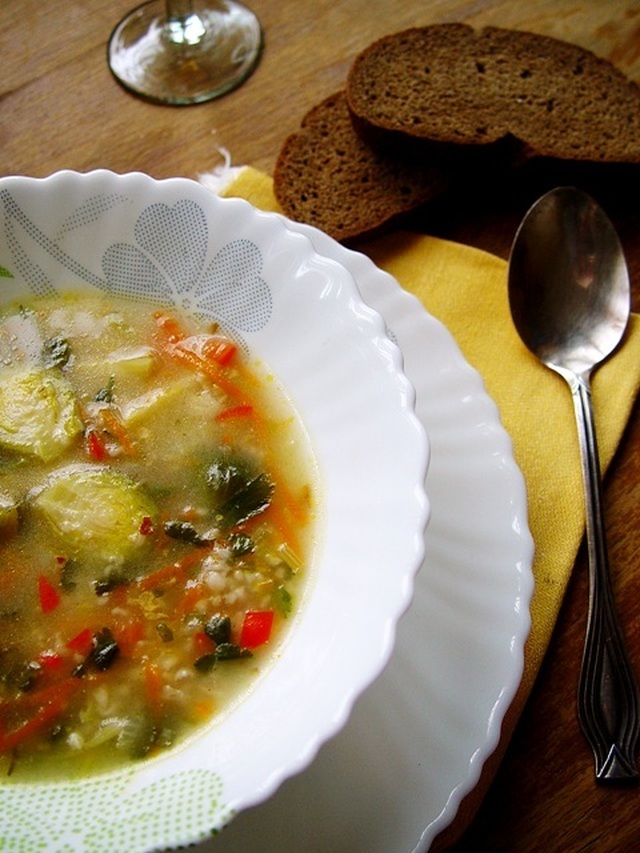 Легкий овощной суп с овсяными хлопьями